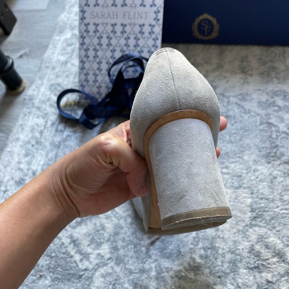 Perfect Round Toe Pump 70 IT 34.5 - US 4.5 / Light Gray Suede - Picture 7 of 9